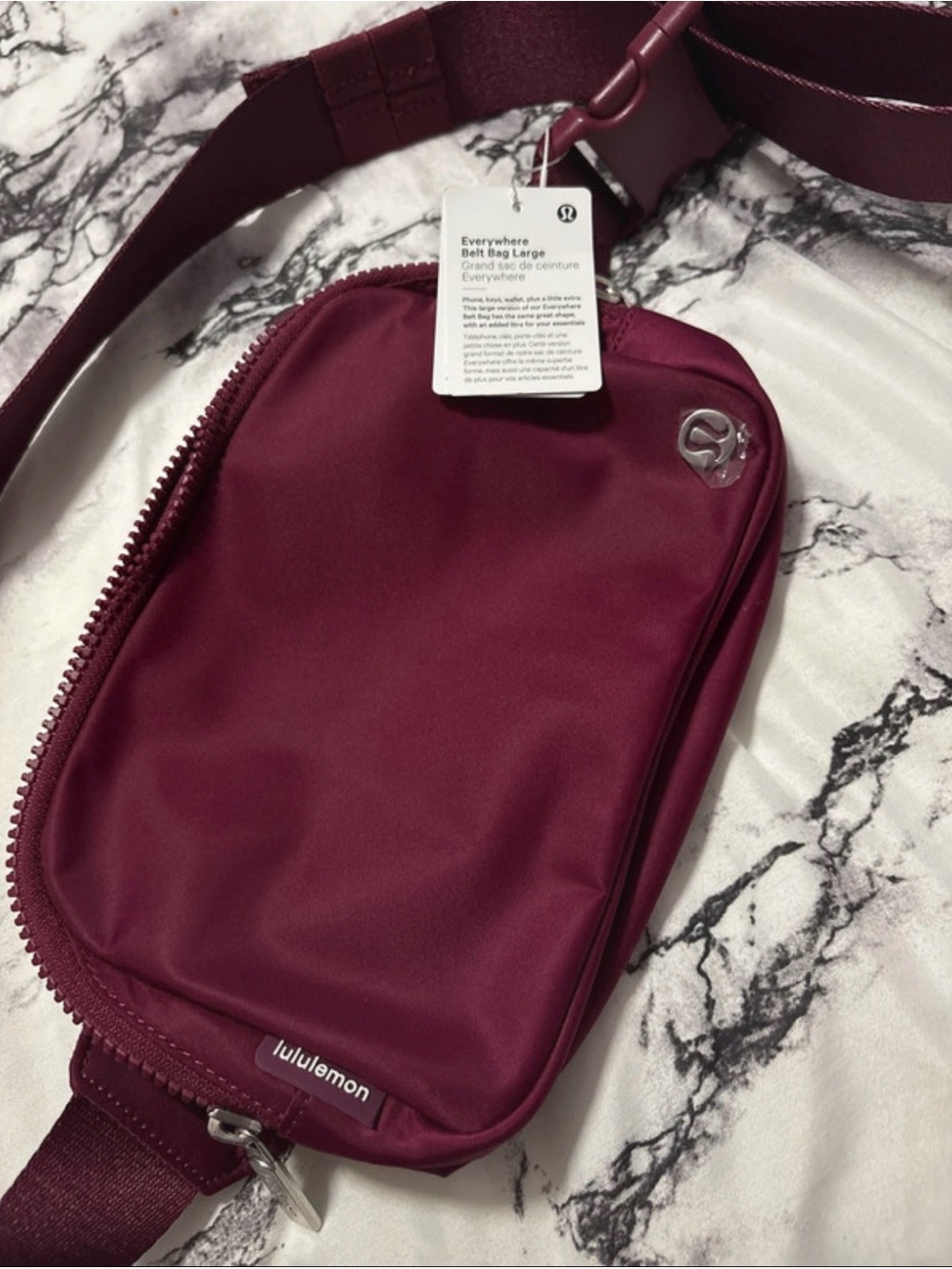 lululemon athletica Everywhere Belt Bag - Burgundy - Picture 2 of 6